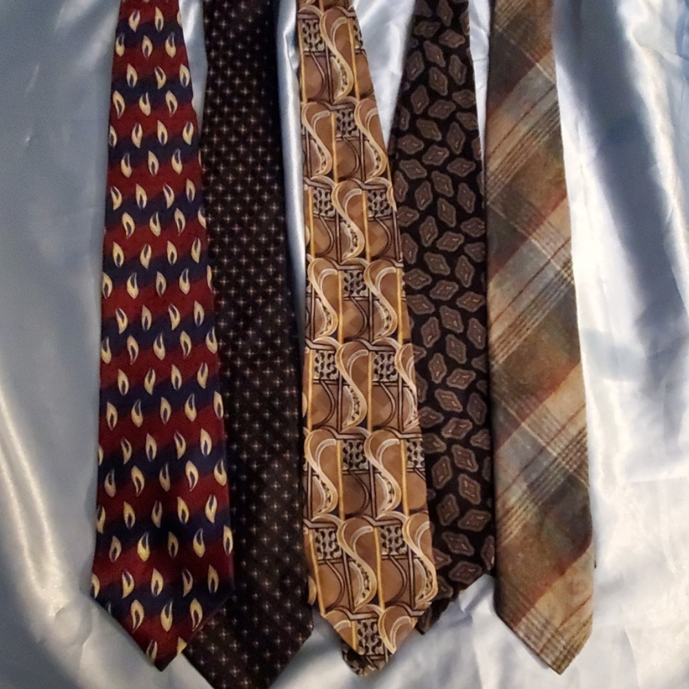 LOT OF NECKTIES